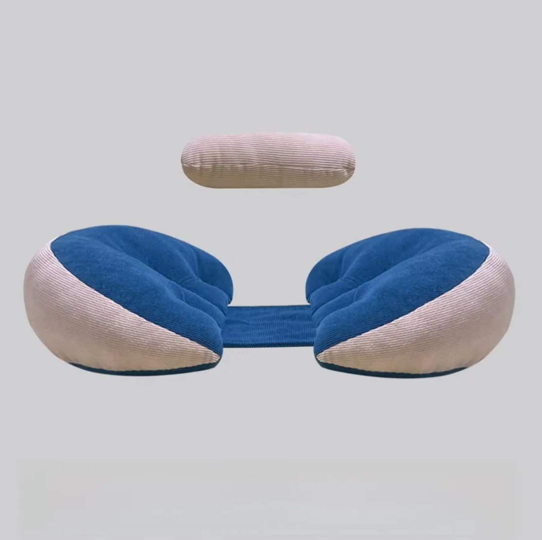 Coussin de grossesse Be'Cloud en mousse mémoire, bleu et beige, conçu pour le maintien des hanches et du dos